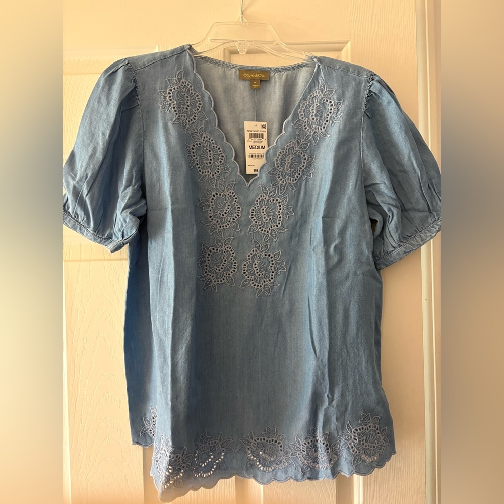 Style & Co Women's Chambray Embroidered Elbow-Sleeve Top.  Sz M